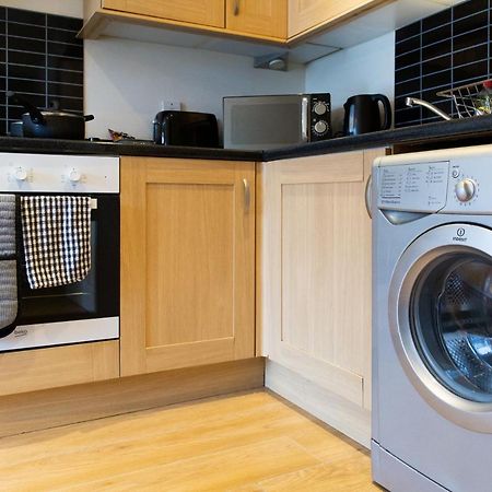 1-Bedroom Apartment With Balcony, Hoddesdon Exterior photo